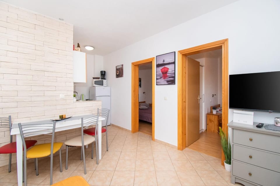 TV and multimedia, Dining area