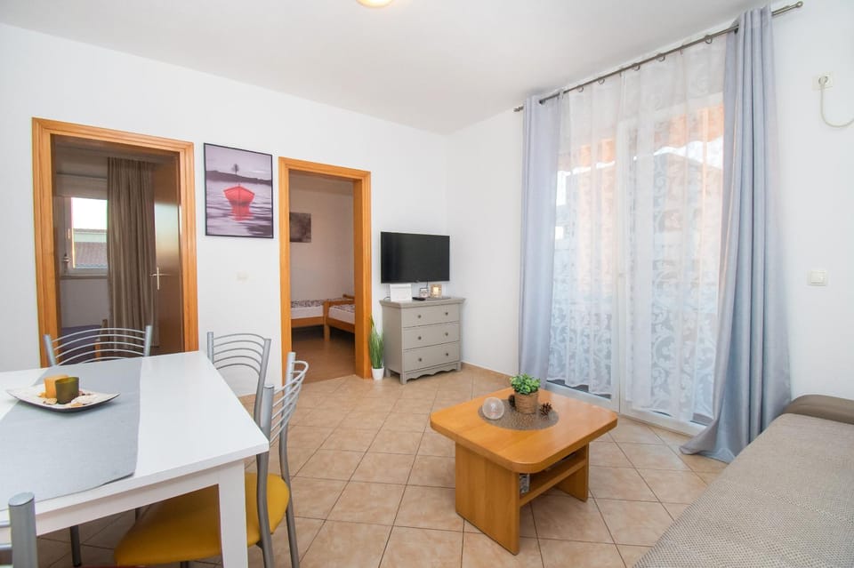 TV and multimedia, Living room, Dining area