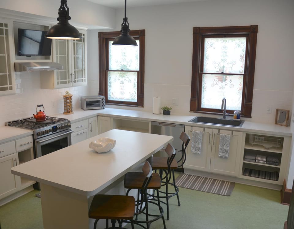 Kitchen or kitchenette, dishwasher, minibar, pet friendly, stove, toaster