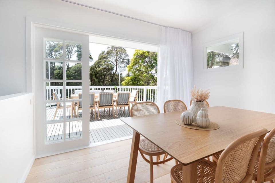 View (from property/room), Balcony/Terrace, Seating area, Dining area