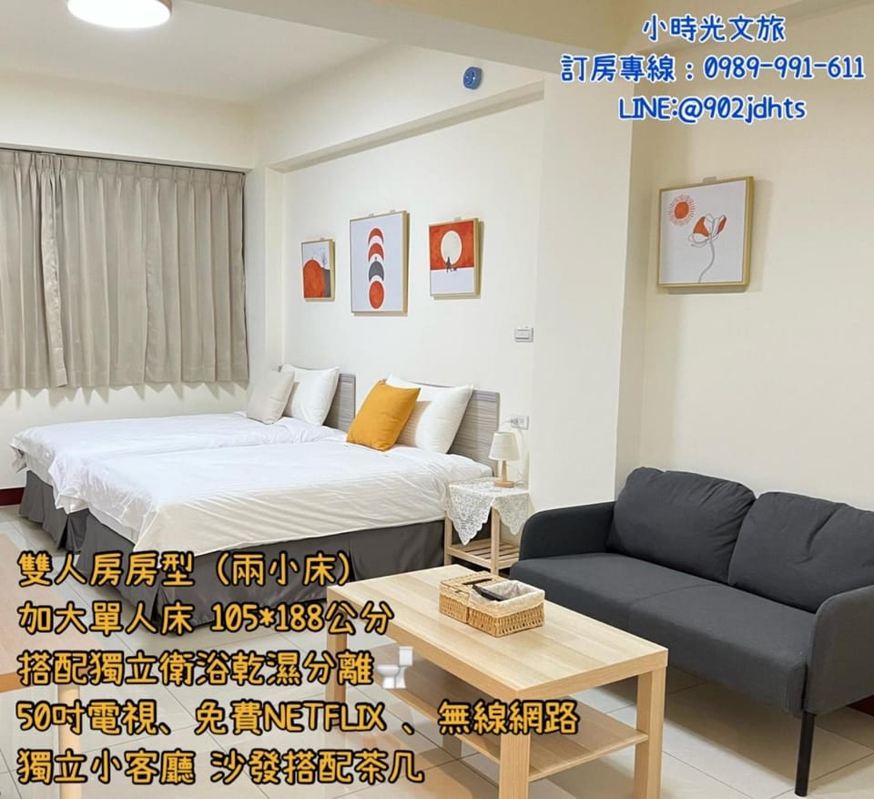 Bed, Living room, Photo of the whole room, Seating area, Bedroom