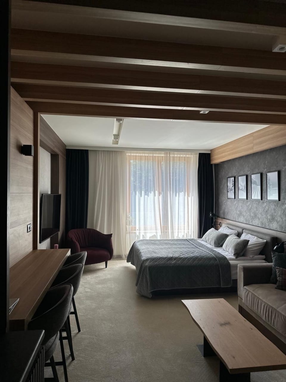 Bed, Living room, Photo of the whole room, Seating area, Bedroom