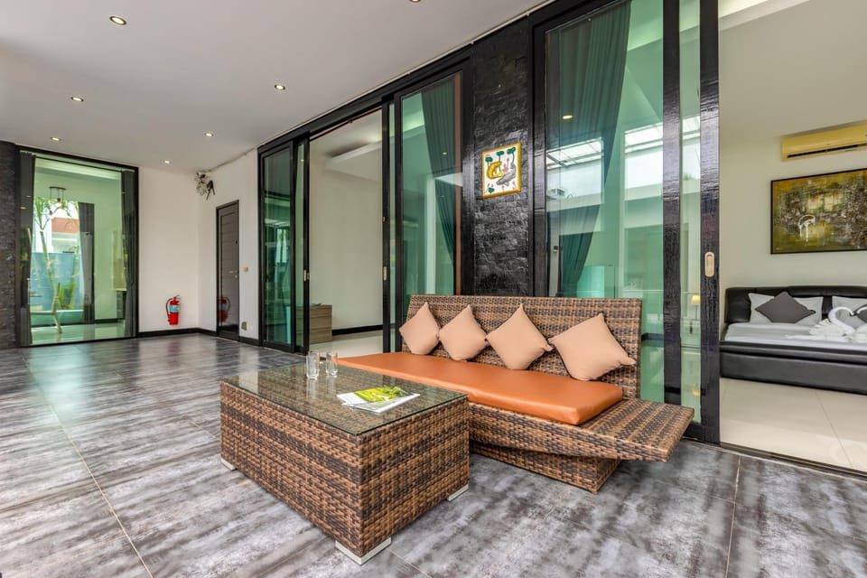 4 Bedroom Modern Pool Villa BL10 House in Nong Kae