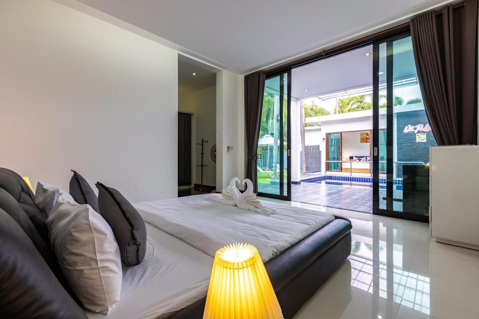 4 Bedroom Modern Pool Villa BL10 House in Nong Kae