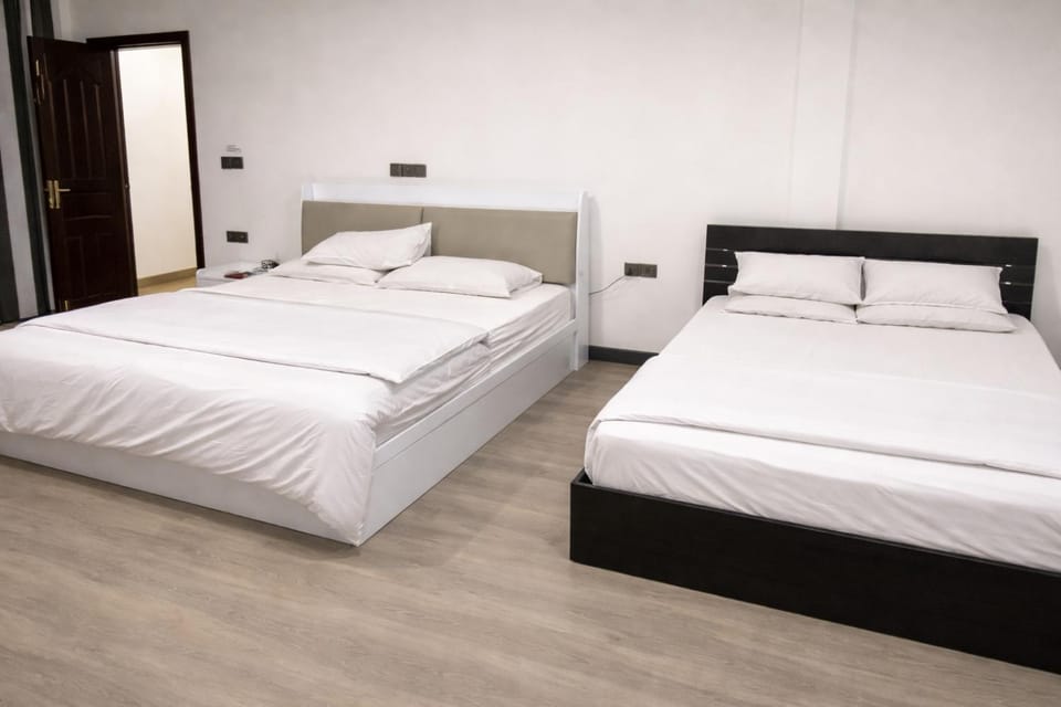 Property building, Bedroom, Family