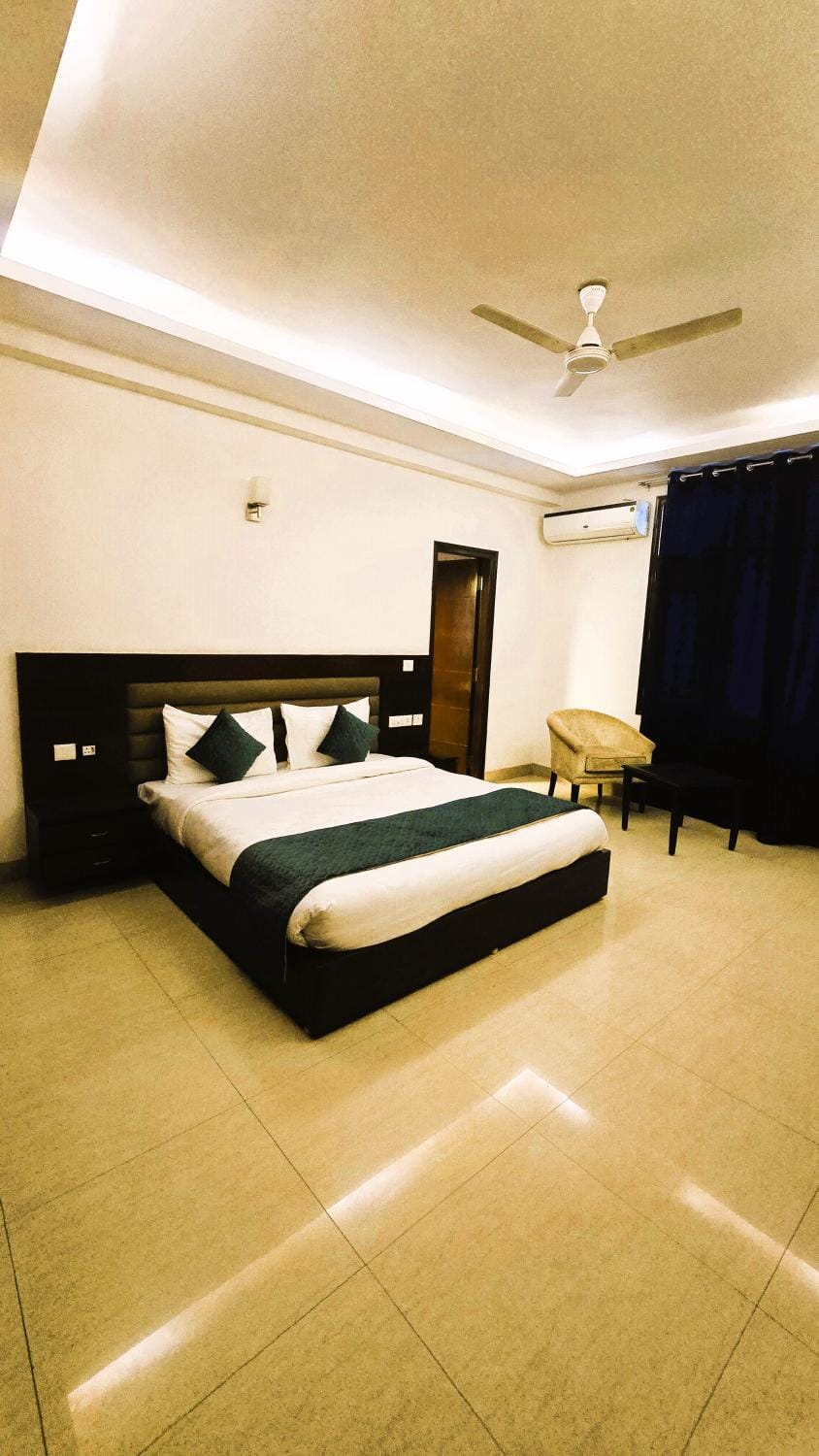 Tavisha Villa Film City Road Dadri Road Hotel in Noida