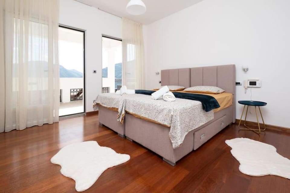 Luxury 4-bedroom villa with pool! - Strp Villa in Kotor Municipality