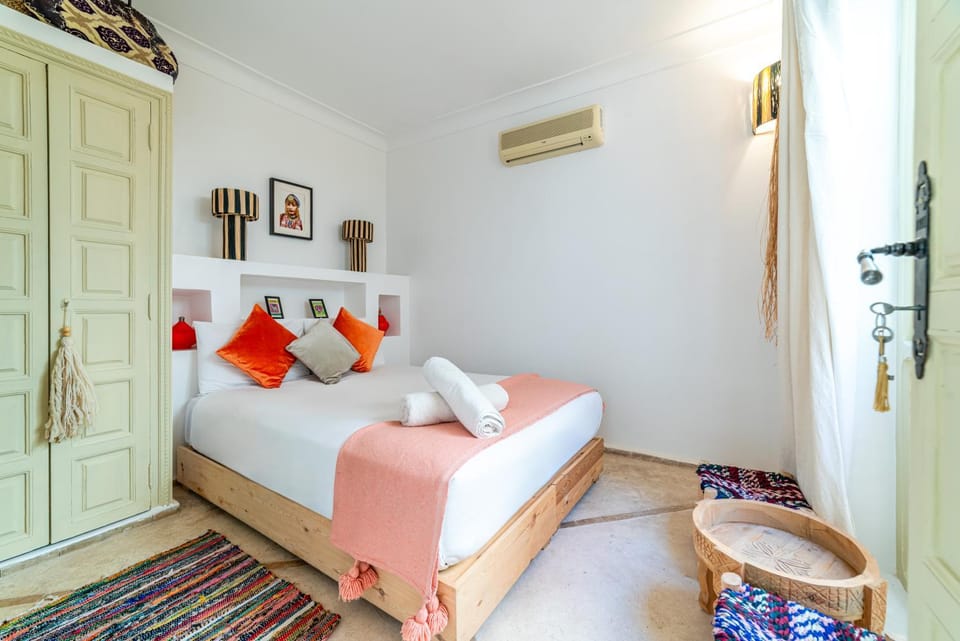Bedroom, wardrobe, air conditioner
