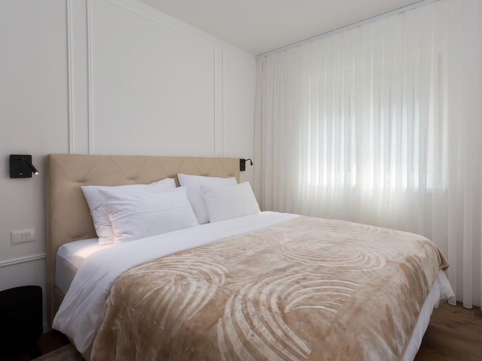Bed, Photo of the whole room, Bedroom, furniture