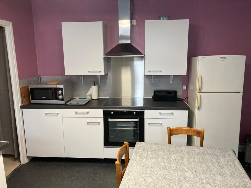 Kitchen or kitchenette, minibar, pet friendly, stove, toaster
