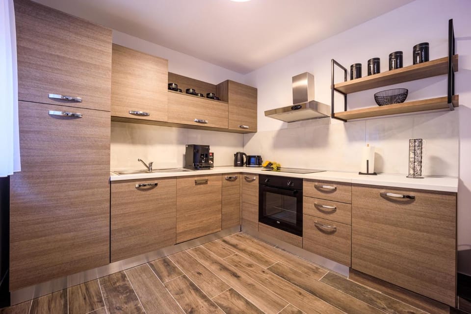 Kitchen or kitchenette, pet friendly, stove, toaster