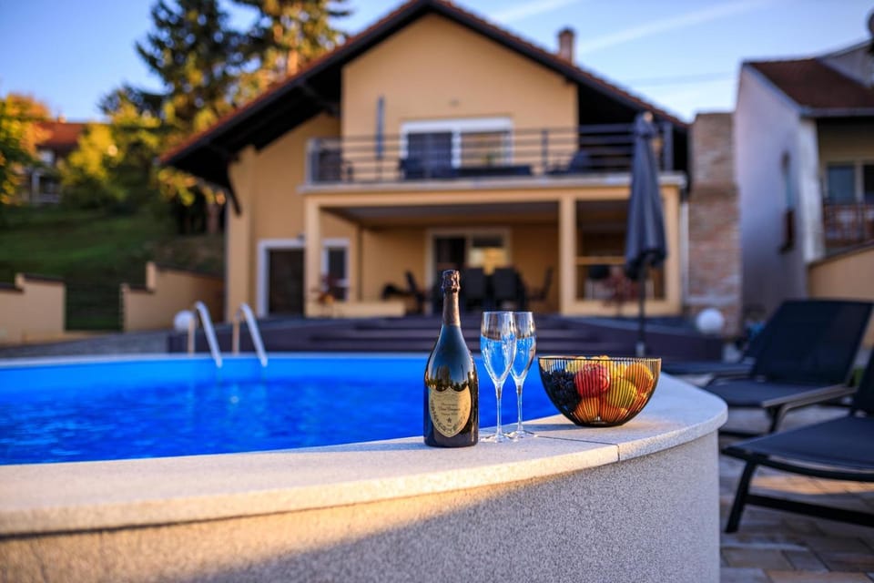 Pool view, Swimming pool, sunbed