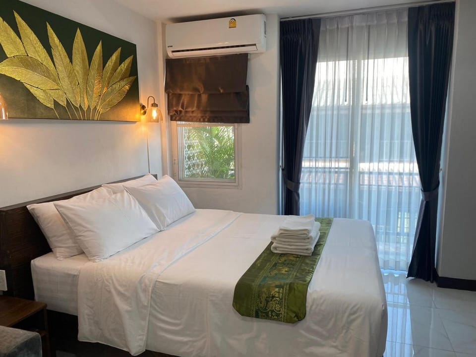 Bed, Photo of the whole room, Bedroom, air conditioner