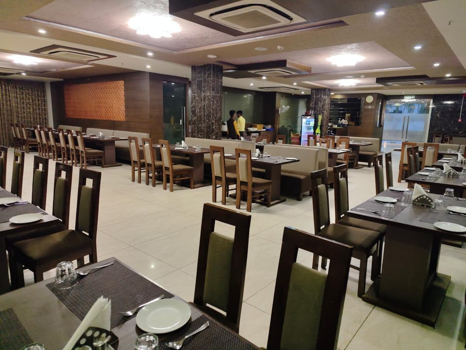 Restaurant/places to eat, Banquet/Function facilities