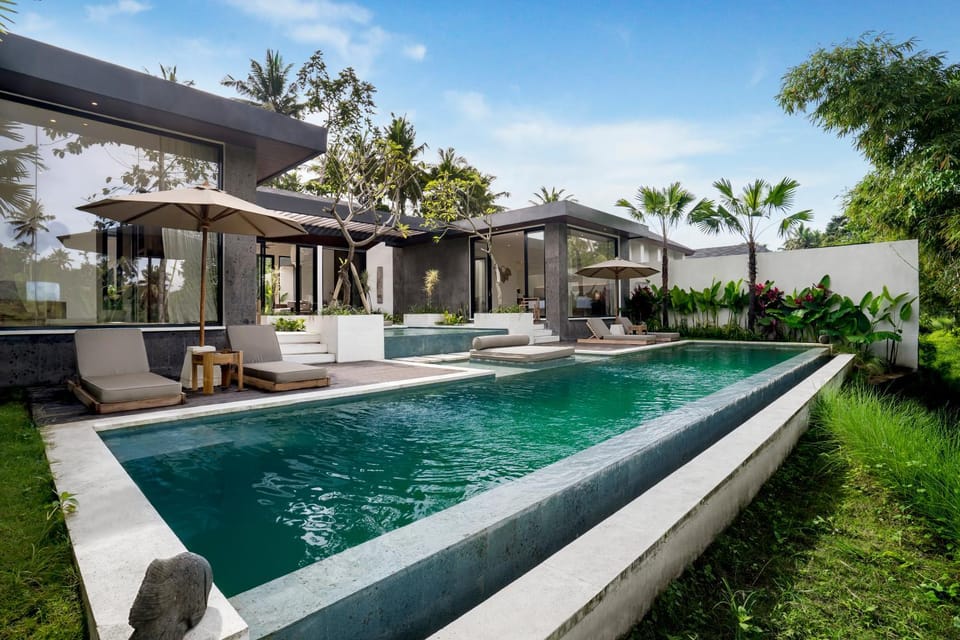 Property building, Garden view, Pool view, Swimming pool, sunbed