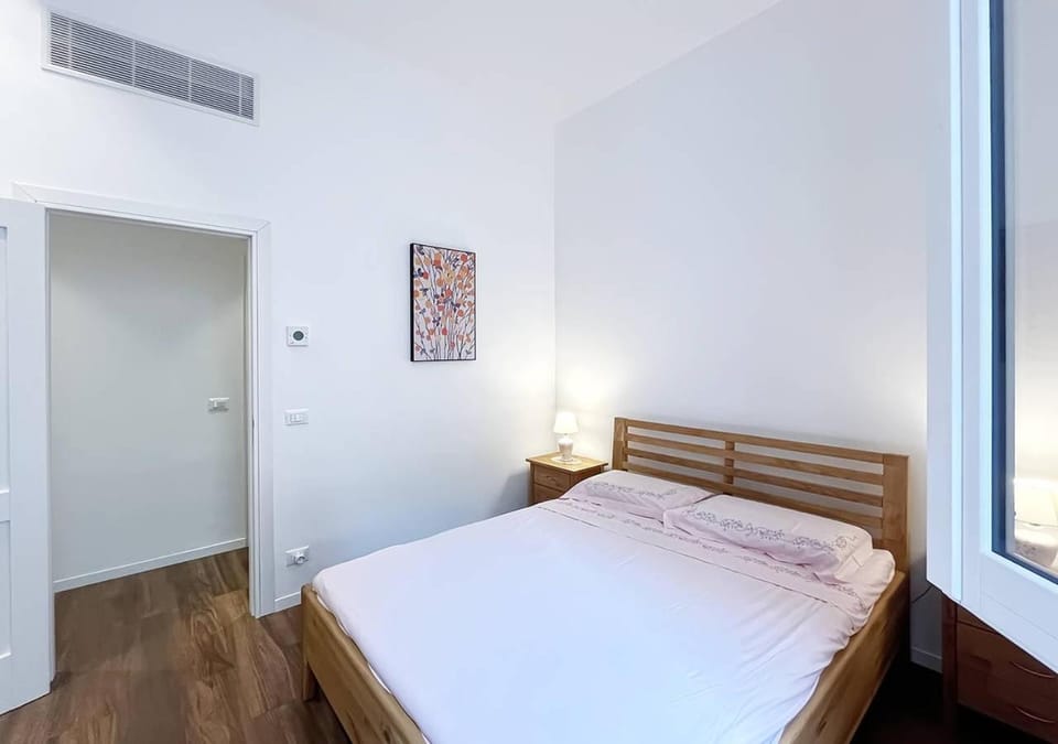 Bed, Photo of the whole room, Bedroom, air conditioner
