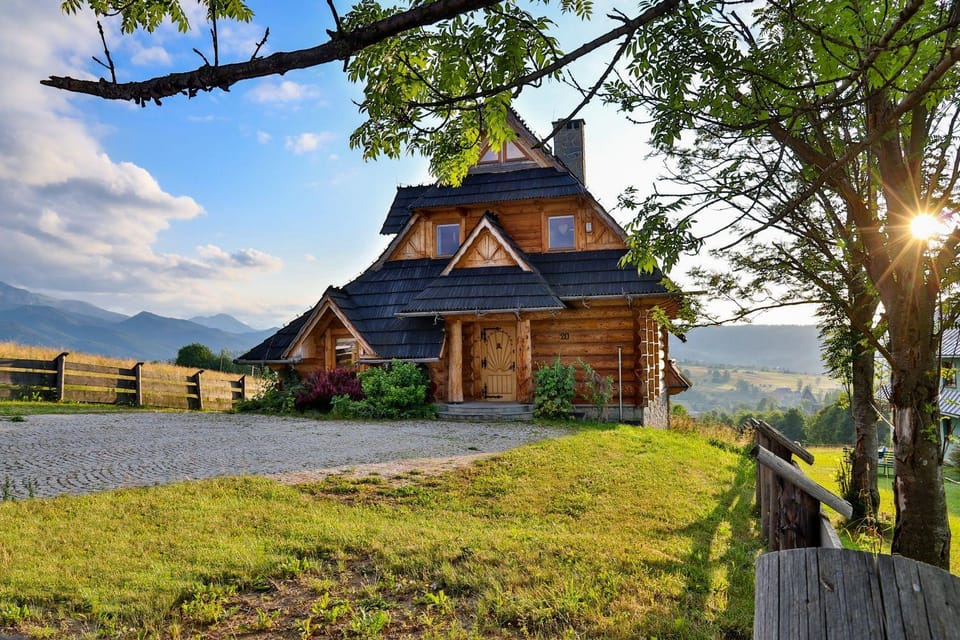 Property building, Nearby landmark, Spring, Day, Natural landscape, Mountain view