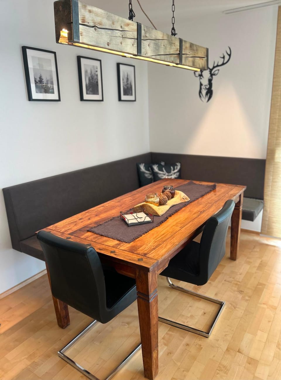 Seating area, Dining area