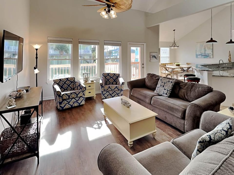 TV and multimedia, Living room, Seating area, furniture