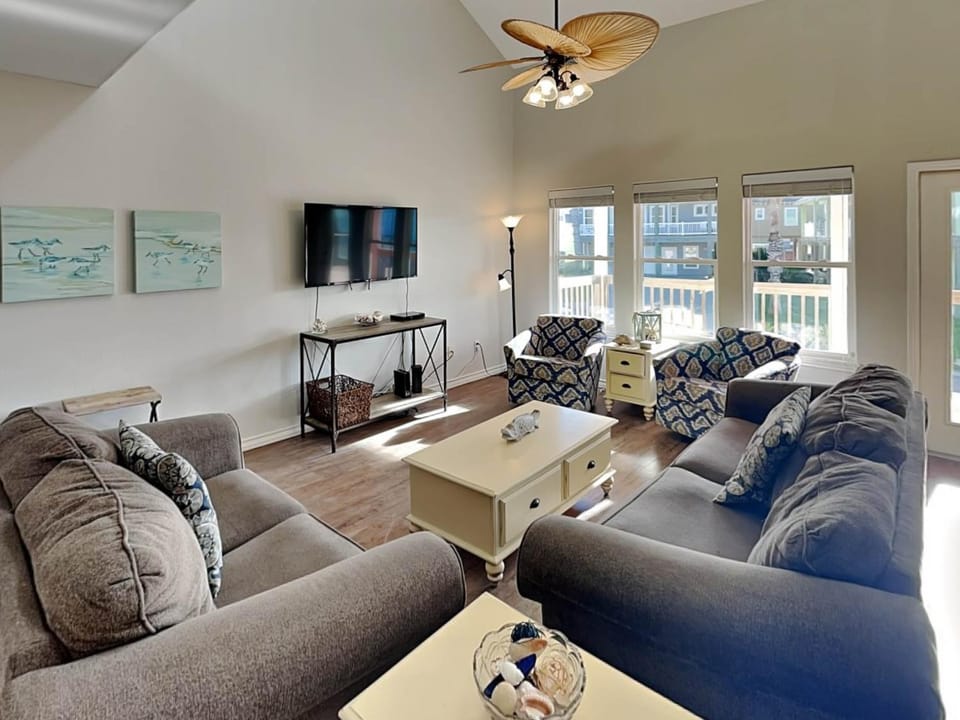TV and multimedia, Living room, Seating area, furniture