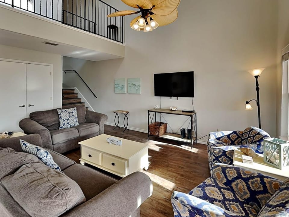 TV and multimedia, Living room, Seating area, furniture