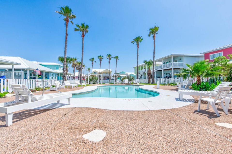 Property building, Garden, Seating area, Swimming pool