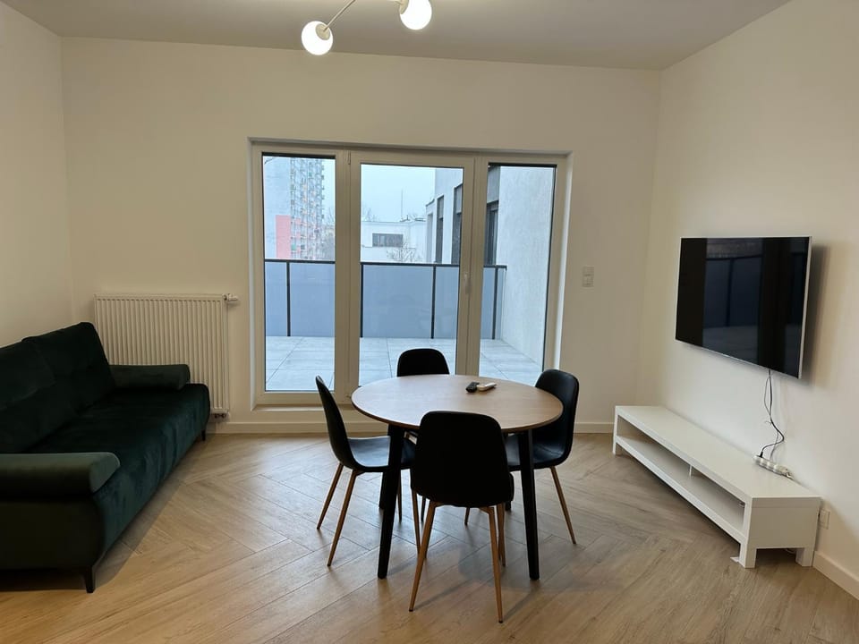 TV and multimedia, Living room, Seating area, Dining area