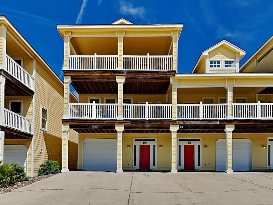 Property building, Balcony/Terrace, Parking