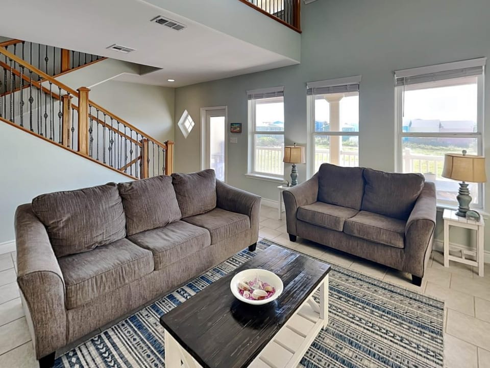 Living room, Seating area, furniture