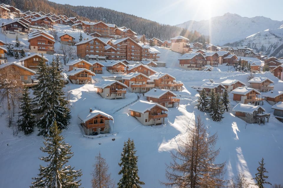 La vue du Roi - Detached chalet (6p). 3 bedrooms and 2 bathrooms. In the centre of Vallandry, with a beautiful view Chalet in Landry