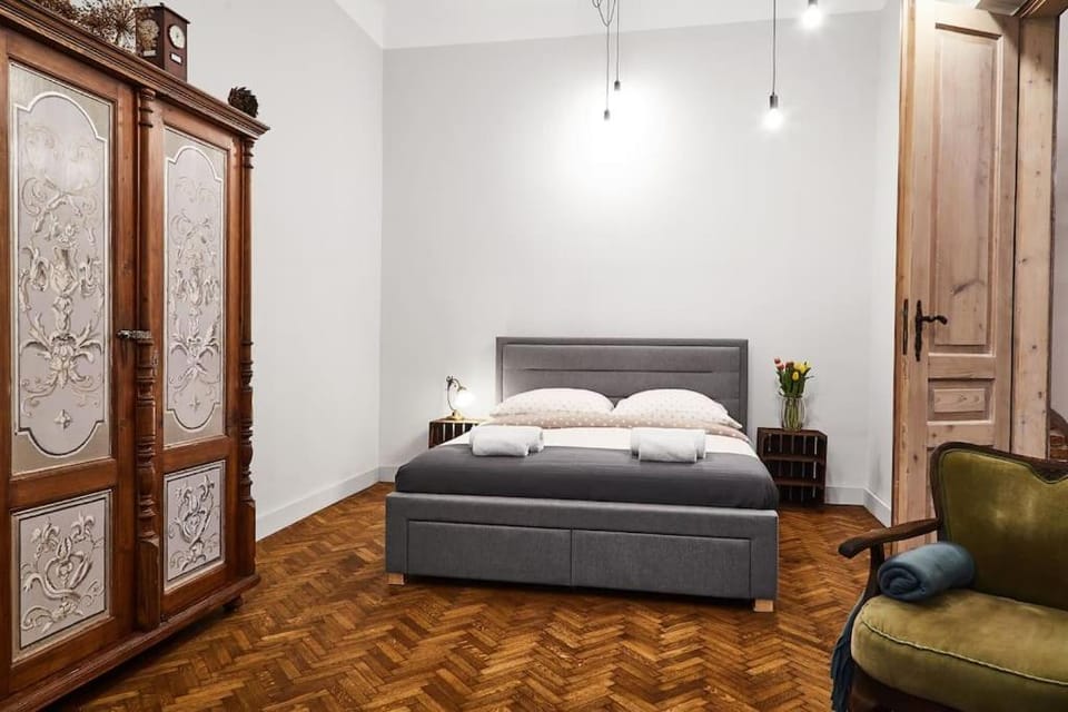 Bed, Photo of the whole room, Bedroom