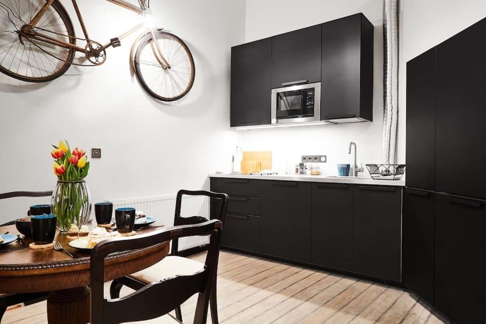 Kitchen or kitchenette, Dining area, oven, stove