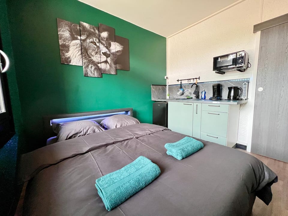 Bed, Bedroom
