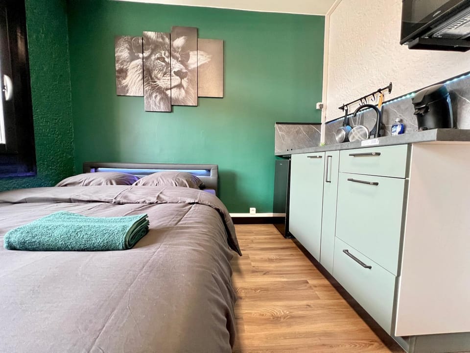 Photo of the whole room, Bedroom