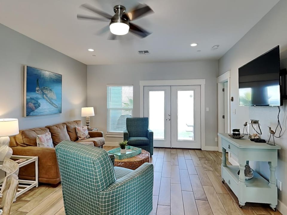 TV and multimedia, Living room, Seating area, furniture