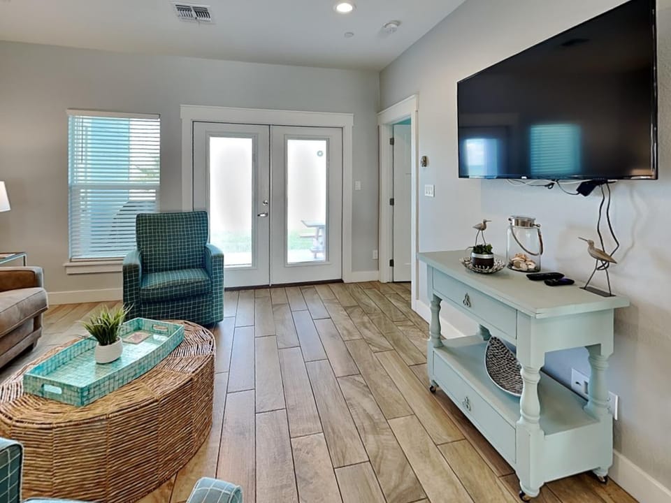 TV and multimedia, Living room, Seating area, furniture