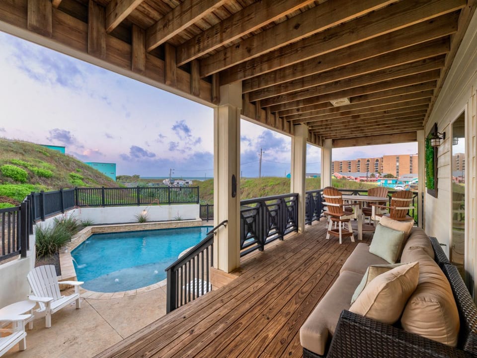 Balcony/Terrace, Seating area, Pool view, Sea view, Swimming pool