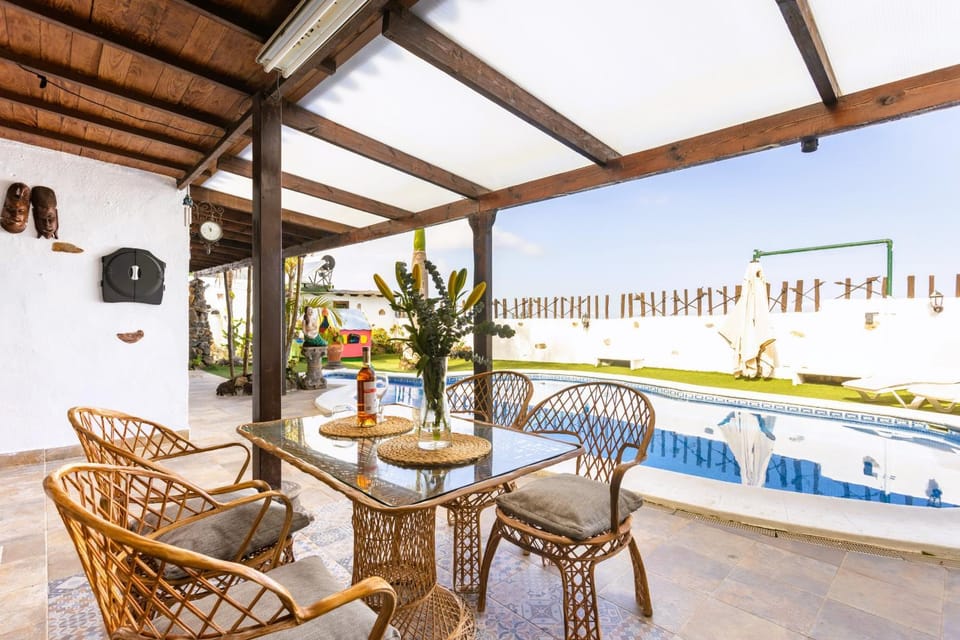 Dining area, Pool view, Swimming pool