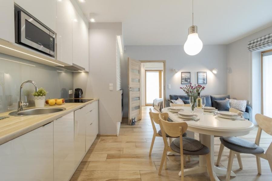 Coffee/tea facilities, Kitchen or kitchenette, Living room, minibar, stove