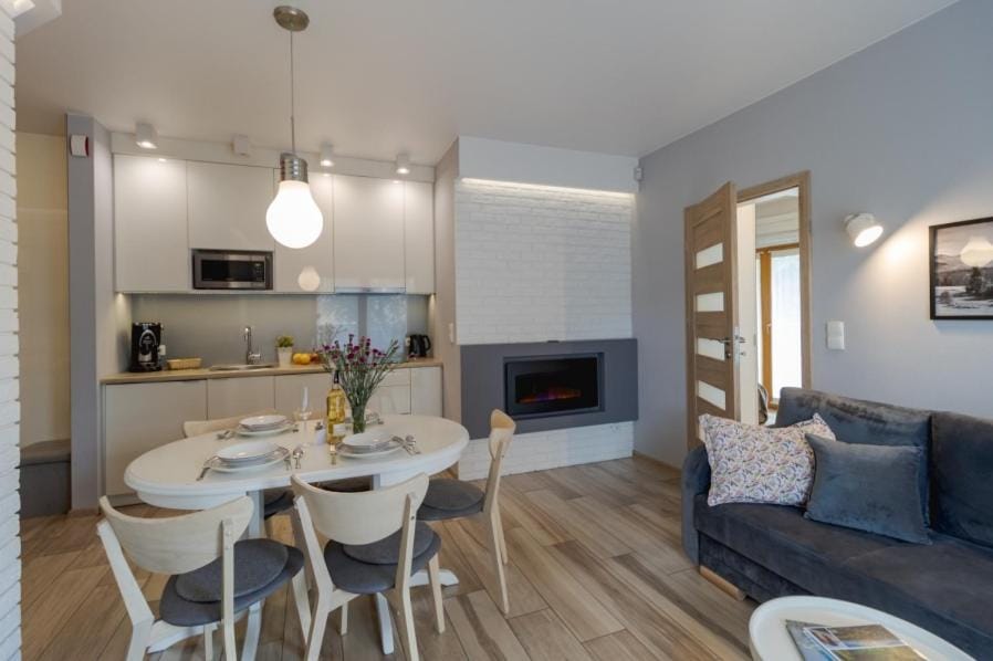 Kitchen or kitchenette, Living room, minibar, stove