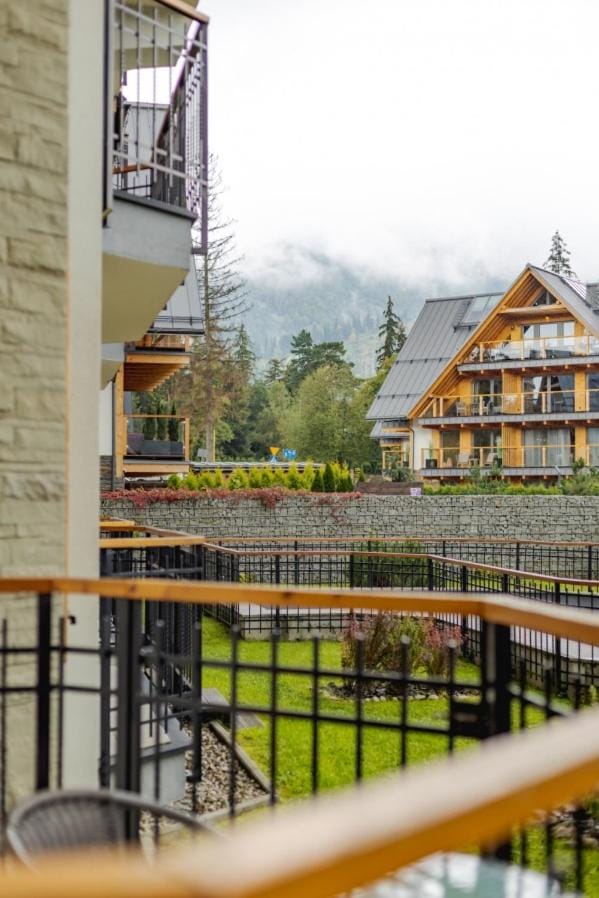 Property building, Natural landscape, Balcony/Terrace, Mountain view