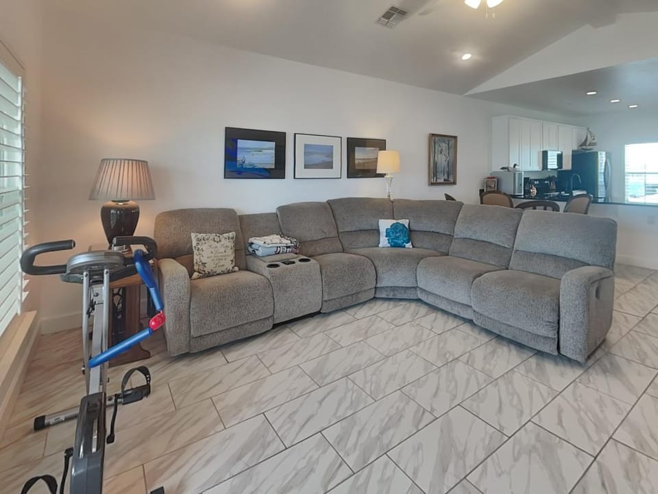 Living room, Seating area, furniture