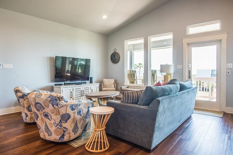 TV and multimedia, Balcony/Terrace, Living room, Seating area, Sea view, furniture