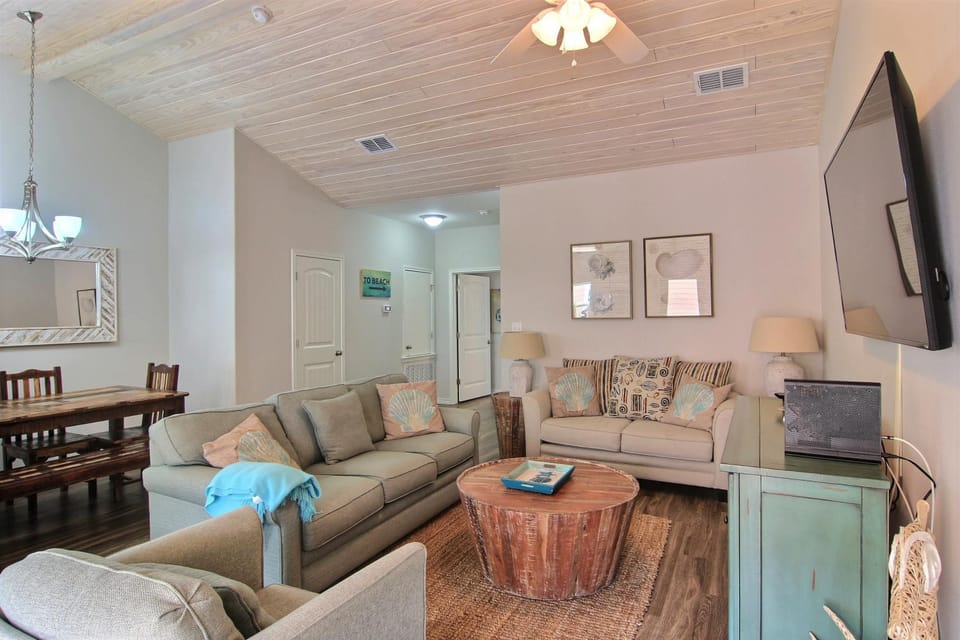 TV and multimedia, Living room, Seating area, Dining area, furniture