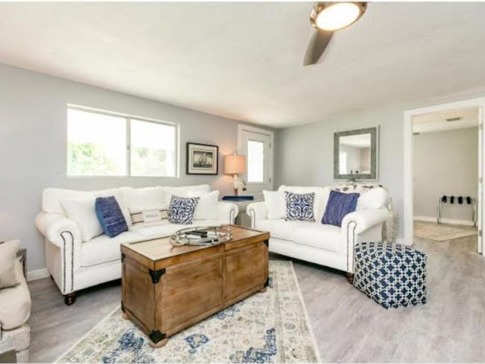Living room, Seating area, furniture