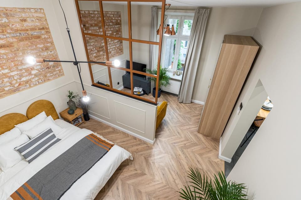 Bed, Photo of the whole room, Seating area, Bedroom