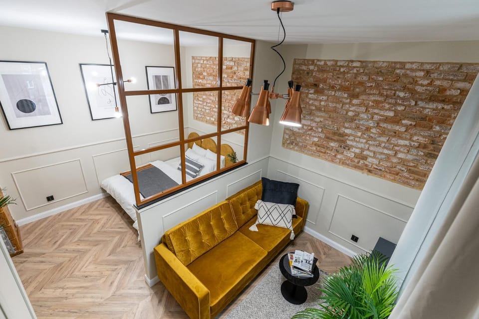 Bed, Living room, Photo of the whole room, Seating area, Bedroom