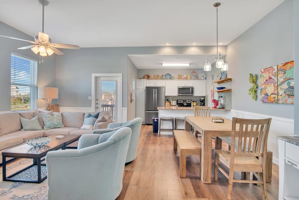 Kitchen or kitchenette, Living room, Seating area, Dining area, dishwasher, furniture, microwave