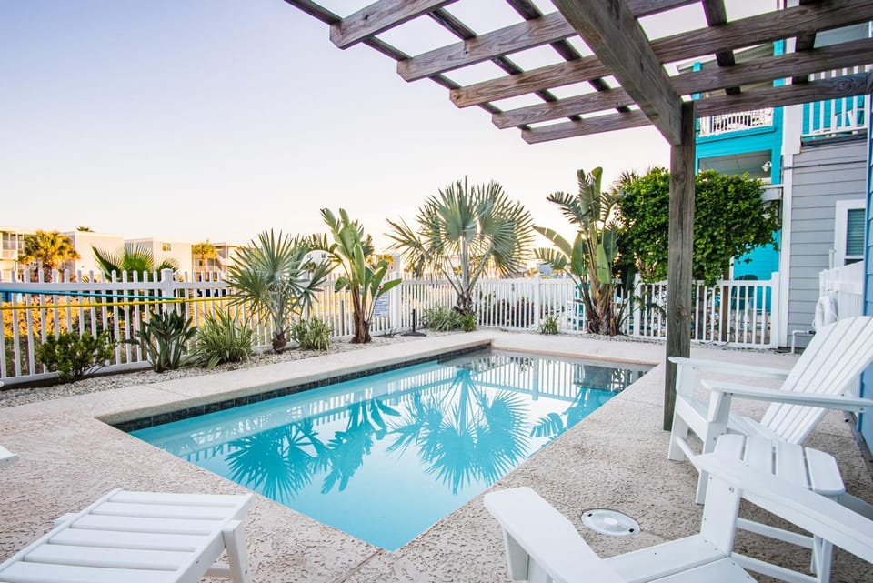 Property building, Patio, Garden, Seating area, Swimming pool