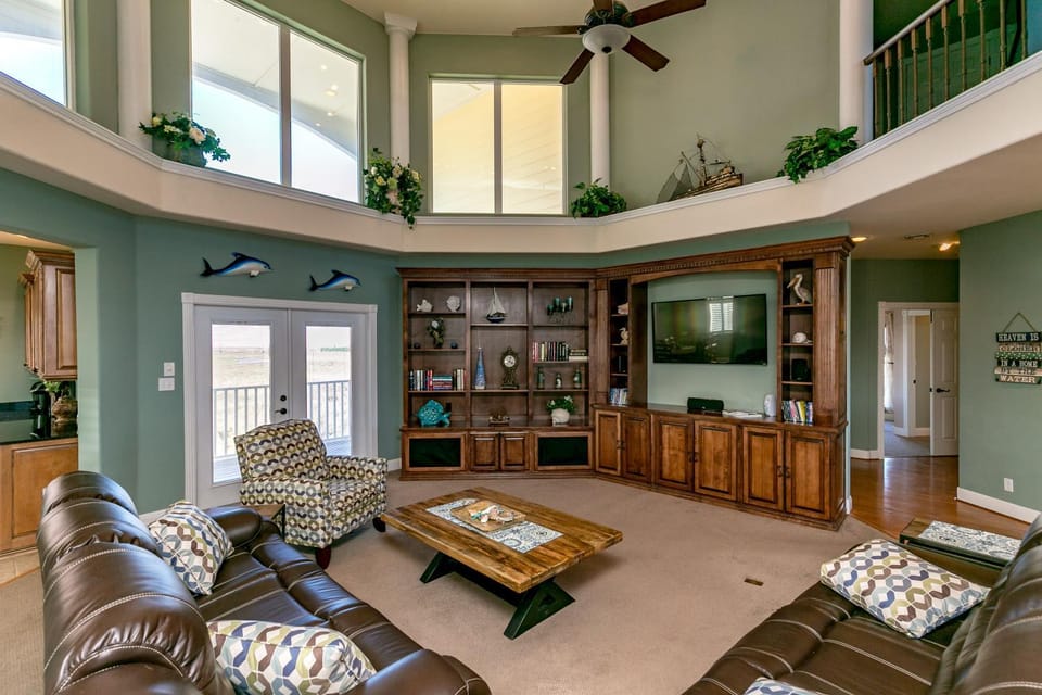 TV and multimedia, Balcony/Terrace, Living room, Seating area, furniture